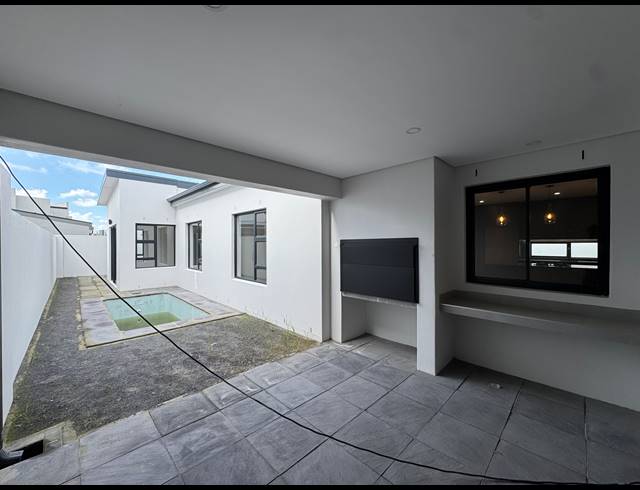 4 BEDROOM HOUSE FOR SALE IN SANDOWN